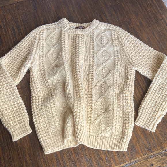 Elegant Men's Cable Knit Crewneck Sweater - Picture 4 of 13